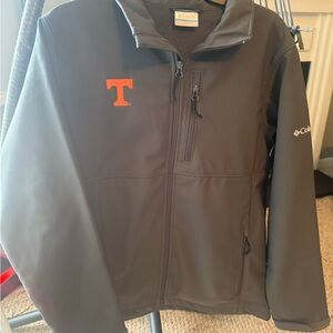 Men’s Columbia Tennessee grey Jacket with fleece lining.